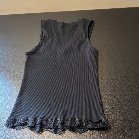 Full Circle Trends Black Tank W/ Lace Trim at bottom SZ Large - Picture 3 of 5